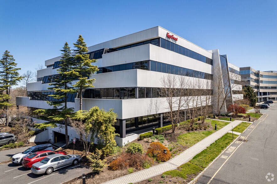 100 Matawan Rd, Matawan, NJ à louer - Photo du bâtiment - Image 3 de 15