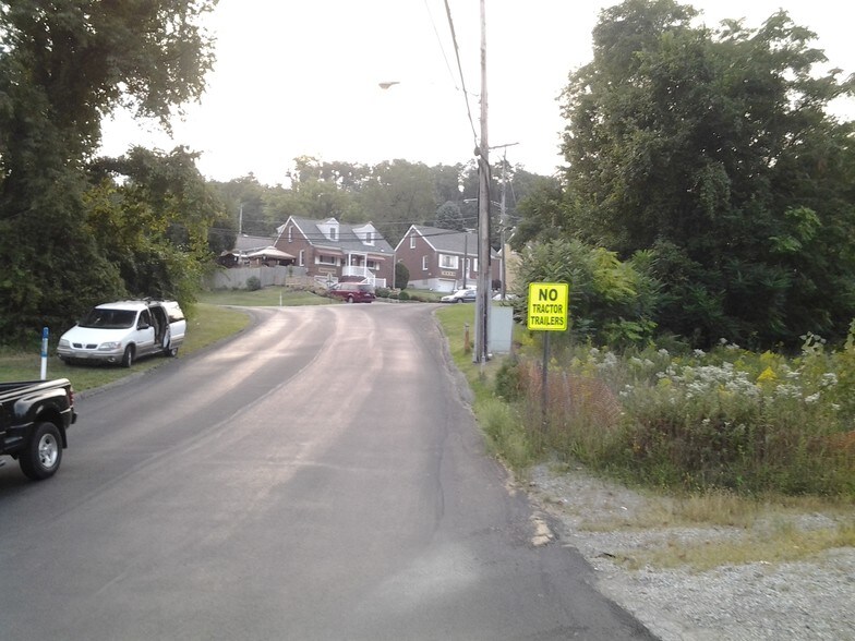 719 Lebanon Rd, West Mifflin, PA à vendre - Photo du bâtiment - Image 3 de 5