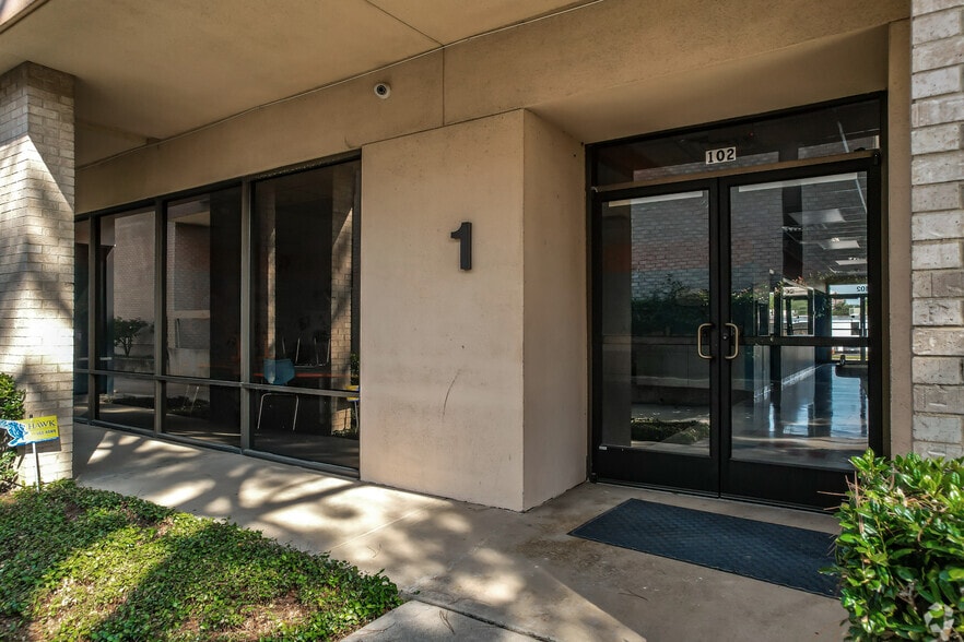 13500 Midway Rd, Farmers Branch, TX for lease - Building Photo - Image 3 of 19
