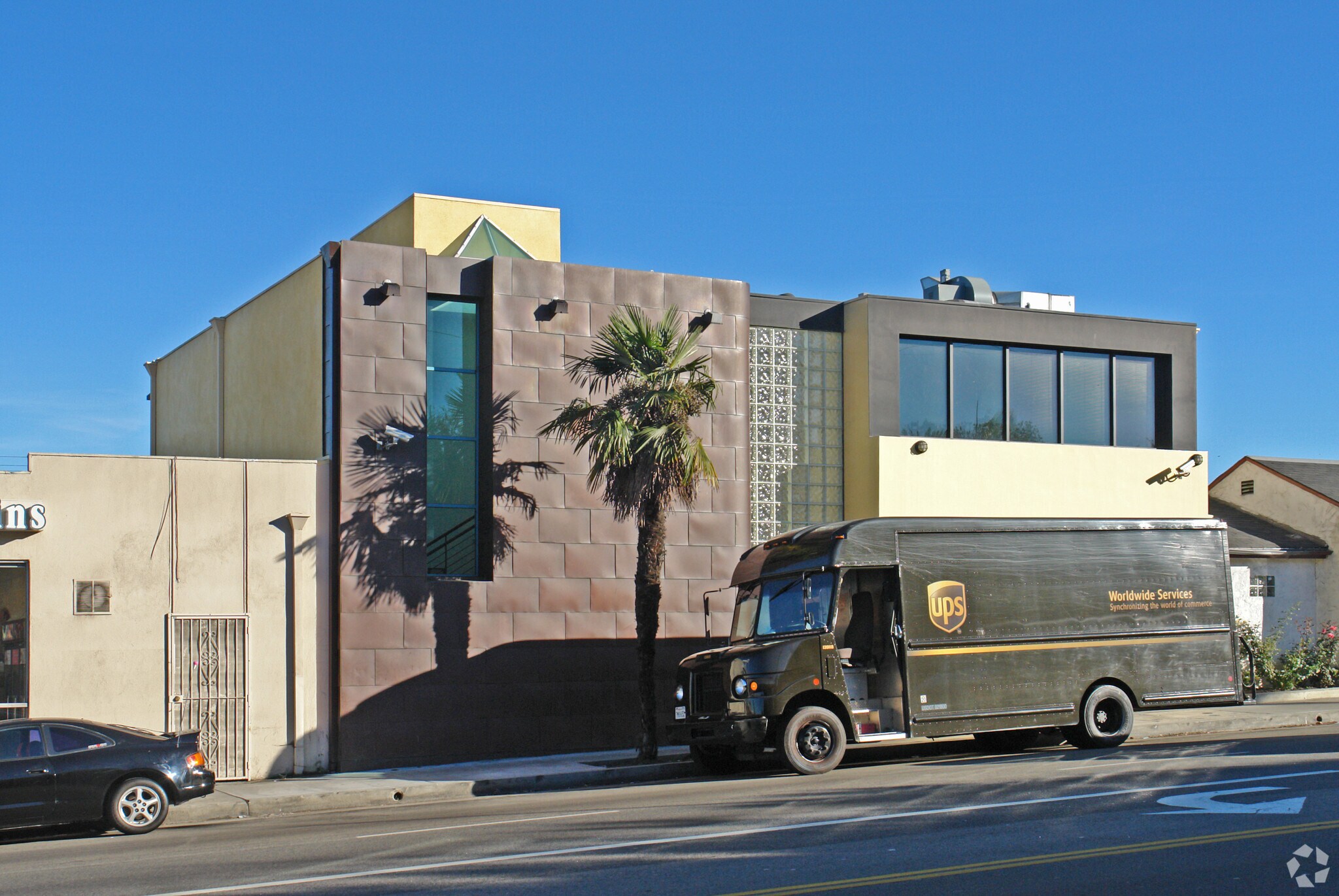 1818 S Robertson Blvd, Los Angeles, CA à louer Photo du bâtiment- Image 1 de 12