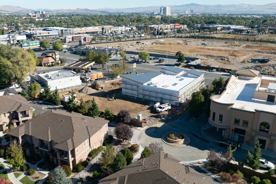 2027 S Virginia St, Reno, NV à louer - Photo du bâtiment - Image 2 de 6