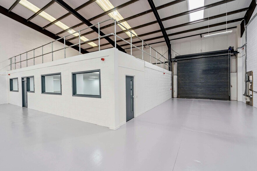 Queen Anne Dr, Newbridge à louer - Photo du bâtiment - Image 3 de 23