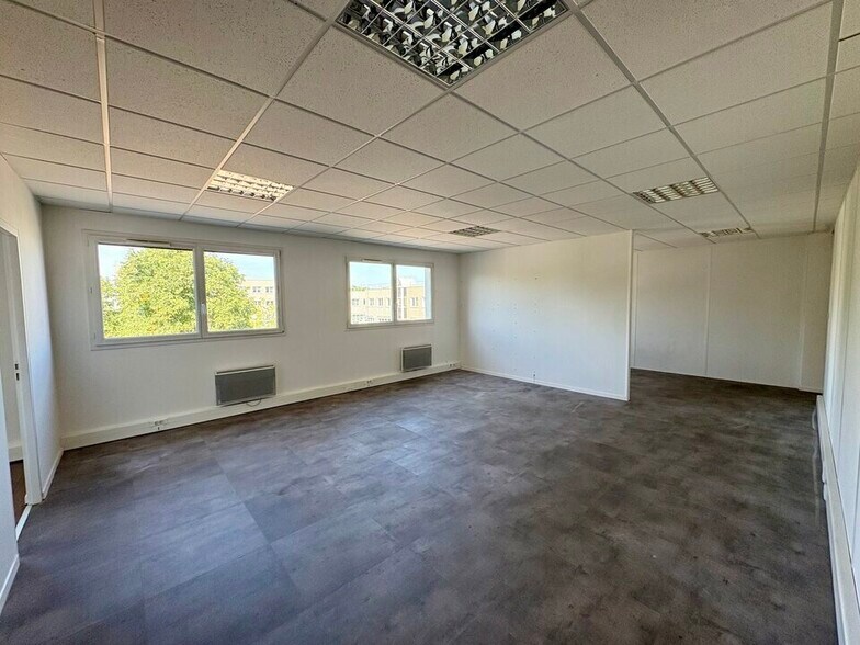 Office in Chenôve for lease - Interior Photo - Image 2 of 5