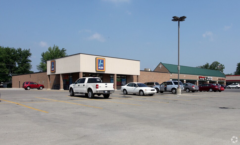 3205-3221 S Madison St, Muncie, IN à louer - Photo du bâtiment - Image 3 de 14