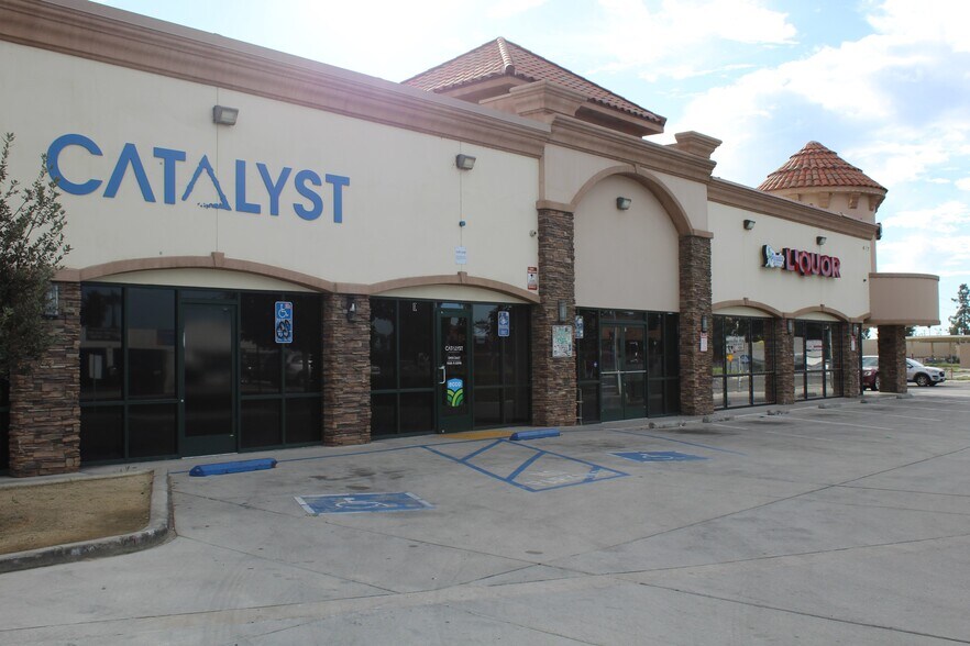 41007 Florida Ave, Hemet, CA à louer - Photo du bâtiment - Image 3 de 6