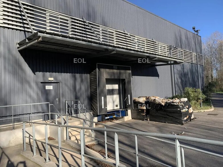Industrial in Aix-en-Provence for lease - Building Photo - Image 3 of 10