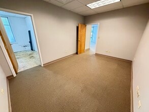 1605 W Wilson St, Batavia, IL for lease Interior Photo- Image 2 of 14