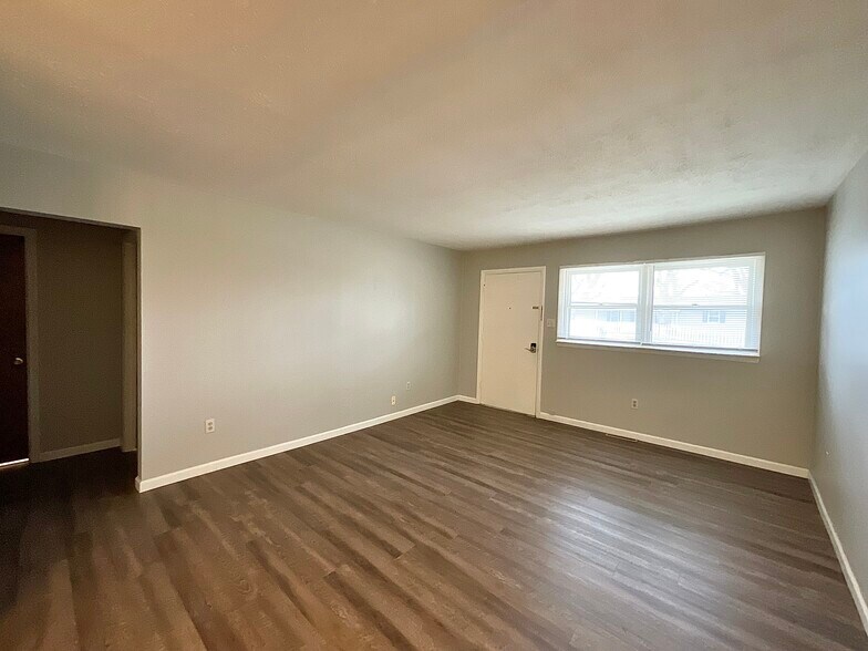 111 Howard Dr, Belleville, IL for sale - Building Photo - Image 2 of 7