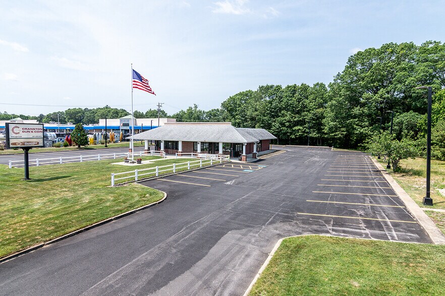 6595 Post Rd, North Kingstown, RI à vendre - Photo du bâtiment - Image 3 de 38