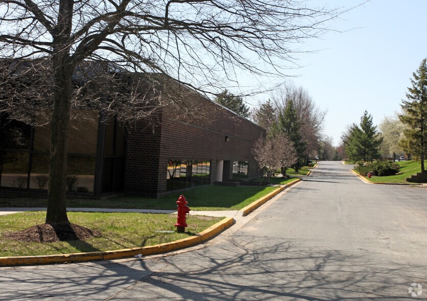 1001-1099 Brightseat Rd, Landover, MD à louer - Photo du bâtiment - Image 2 de 4