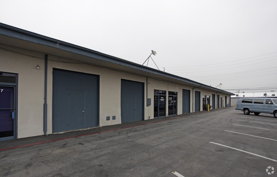817 W 17th St, Costa Mesa, CA for lease - Building Photo - Image 2 of 2