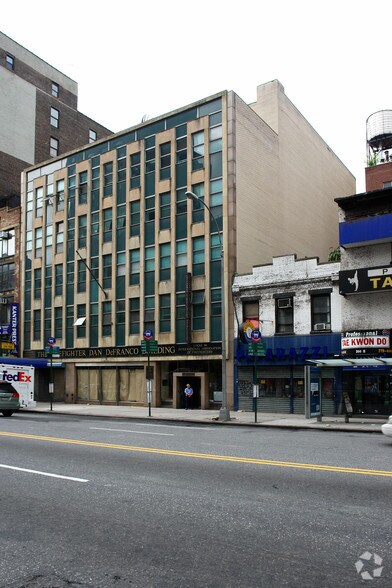 204-208 E 23rd St, New York, NY à louer - Photo du bâtiment - Image 2 de 11