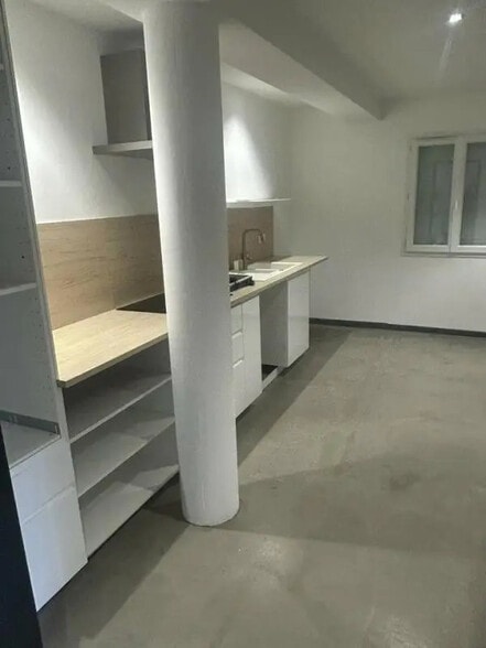 Industrial in Saint-Rémy-de-Provence for lease - Interior Photo - Image 3 of 6