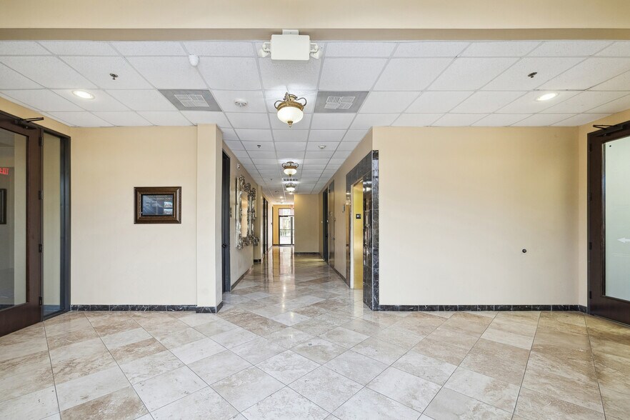 52 Sugar Creek Center Blvd, Sugar Land, TX à vendre - Photo intérieure - Image 2 de 12