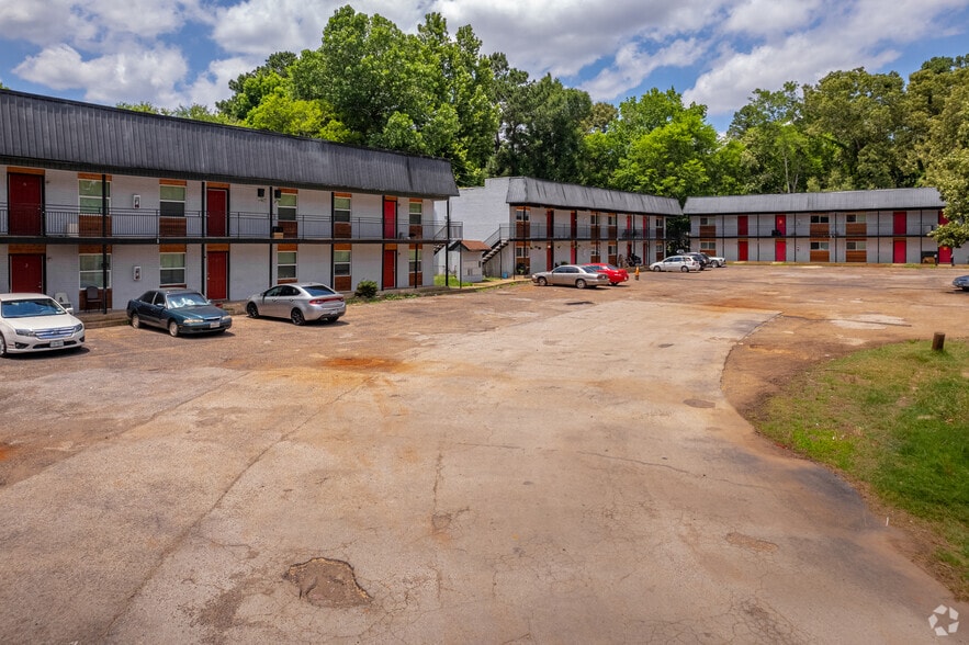 429 Johnson St, Longview, TX à vendre - Photo du bâtiment - Image 3 de 137