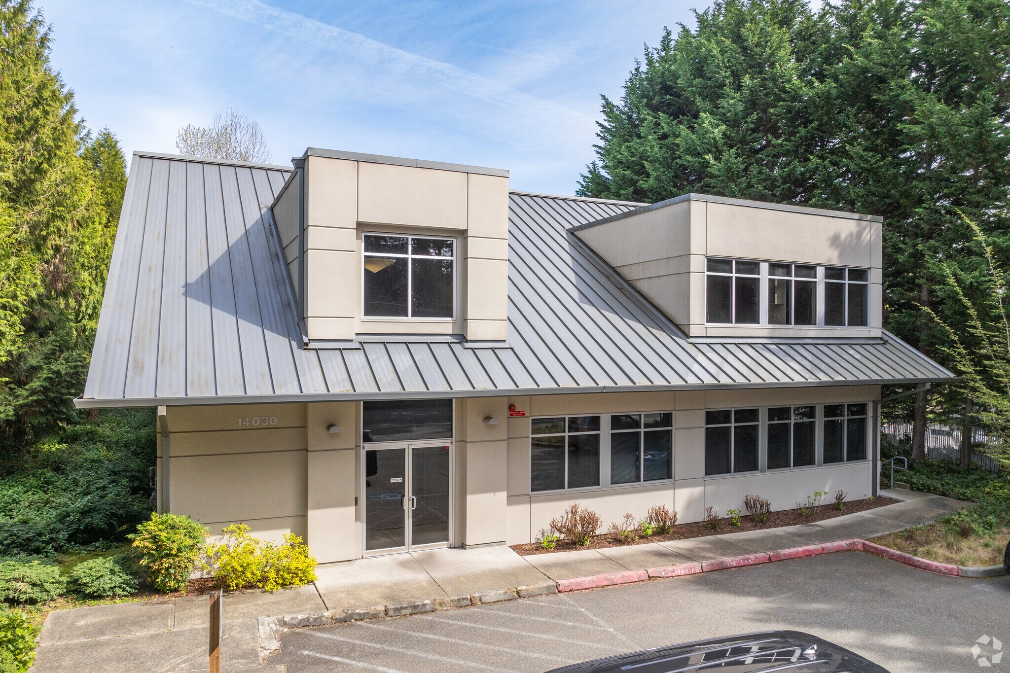14030 NE 24th St, Bellevue, WA à louer Photo du bâtiment- Image 1 de 9