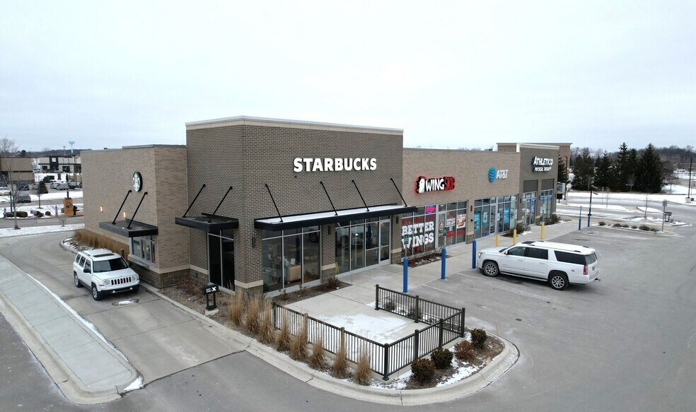 10560-10590 Hartland Square Dr, Hartland, MI à louer - Photo du bâtiment - Image 2 de 3