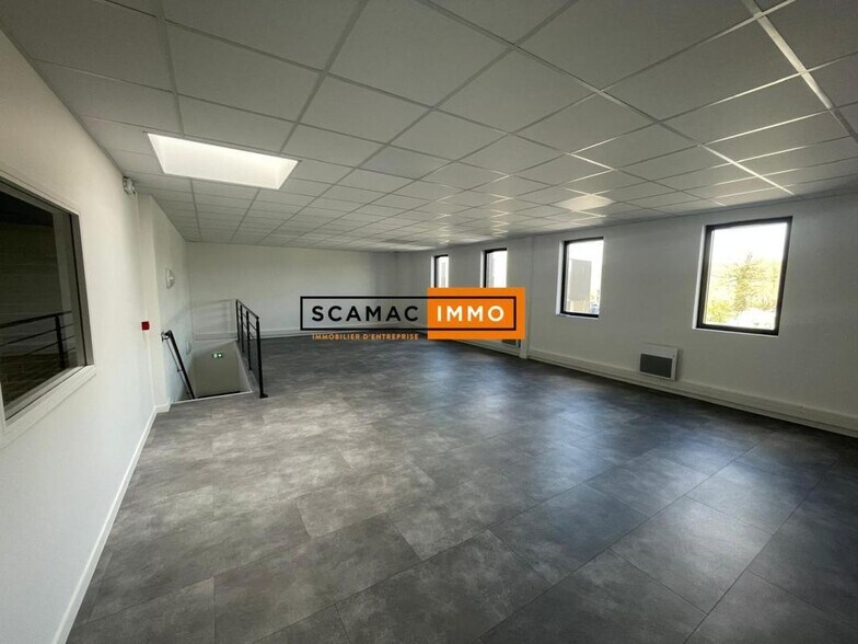 Industrial in Les Mureaux for lease - Interior Photo - Image 2 of 12