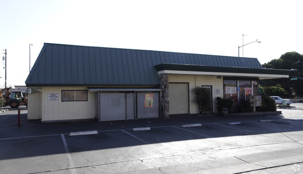 2296 Santa Rosa Ave, Santa Rosa, CA for lease - Building Photo - Image 3 of 12