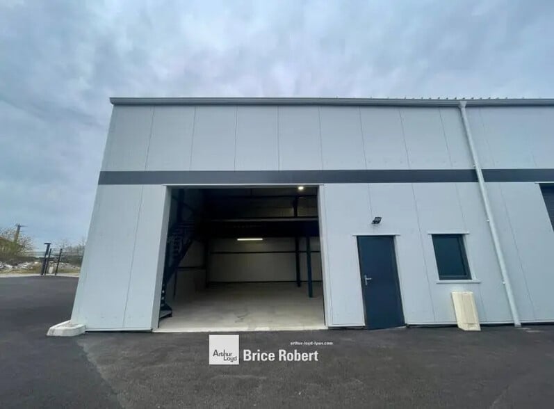 Flex in Chavanoz for lease - Building Photo - Image 1 of 6