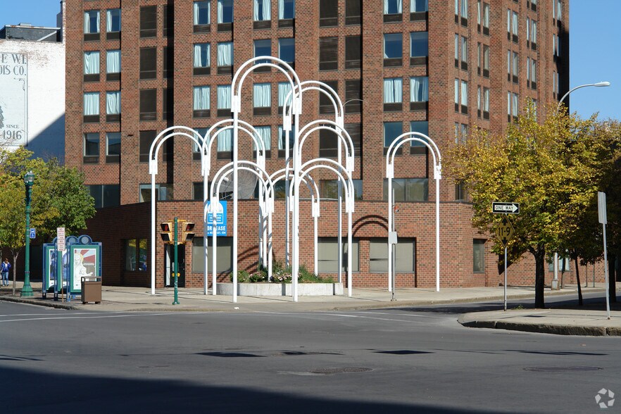 111 E Onondaga St, Syracuse, NY à louer - Photo du bâtiment - Image 2 de 4