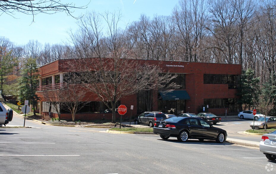 12040 S Lakes Dr, Reston, VA à vendre - Photo du bâtiment - Image 3 de 29