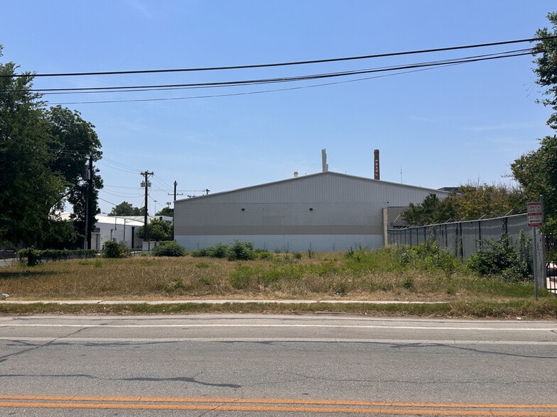 216 E Josephine St, San Antonio, TX for lease - Building Photo - Image 2 of 5