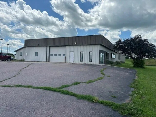 24605 Klein Ave, Dell Rapids, SD à vendre - Photo principale - Image 2 de 16