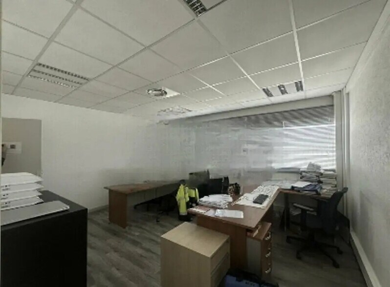 Office in Chassieu for lease - Interior Photo - Image 3 of 5