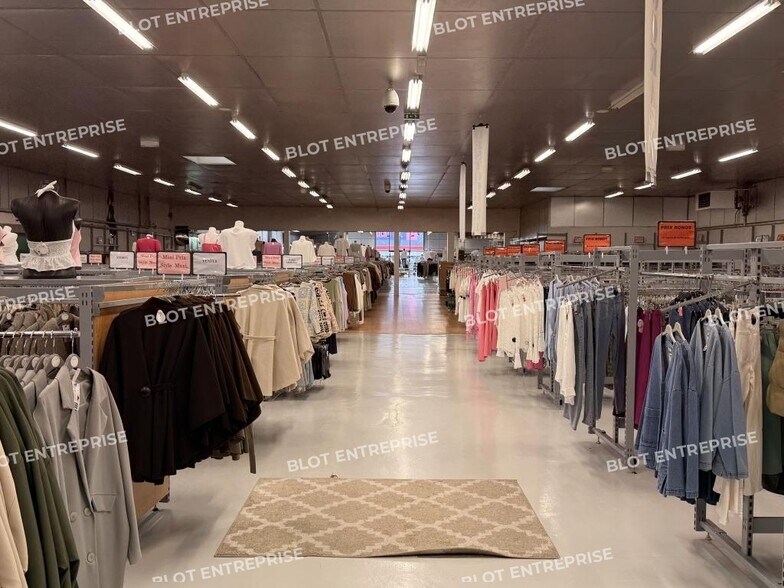 Flex in Rennes for lease - Interior Photo - Image 3 of 5