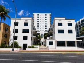 2814 Collins Ave, Miami Beach, FL à louer Photo intérieure- Image 1 de 10