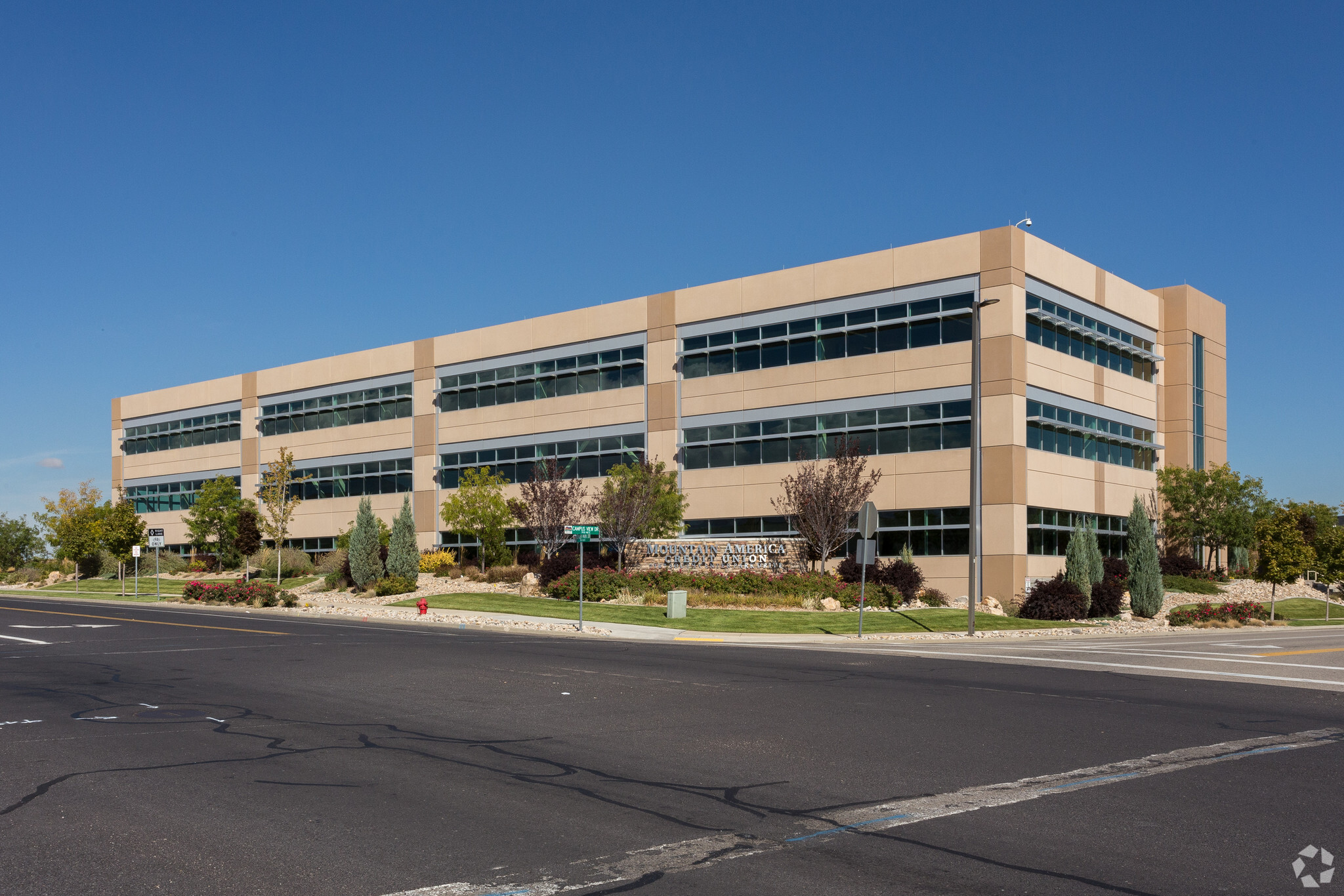 7167 S Center Park Dr, West Jordan, UT for sale Primary Photo- Image 1 of 1