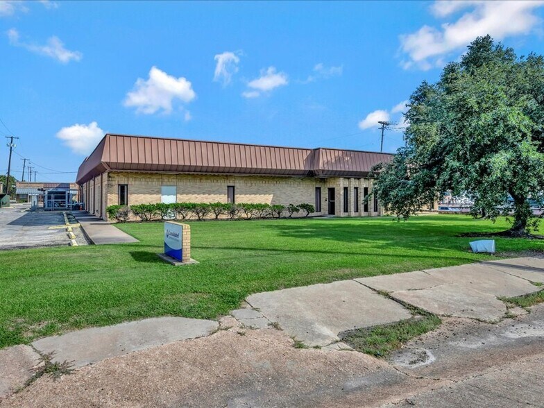 202 N Angelina Ave, Lufkin, TX à vendre - Photo du bâtiment - Image 3 de 31