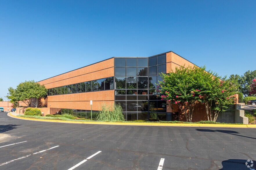 100 Carpenter Dr, Sterling, VA à louer - Photo du bâtiment - Image 2 de 6