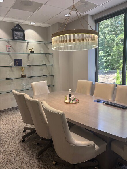 100 Connemara Dr, Cary, NC à vendre - Photo du bâtiment - Image 2 de 16