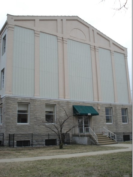 817-829 S Floyd St, Louisville, KY for lease - Building Photo - Image 3 of 9