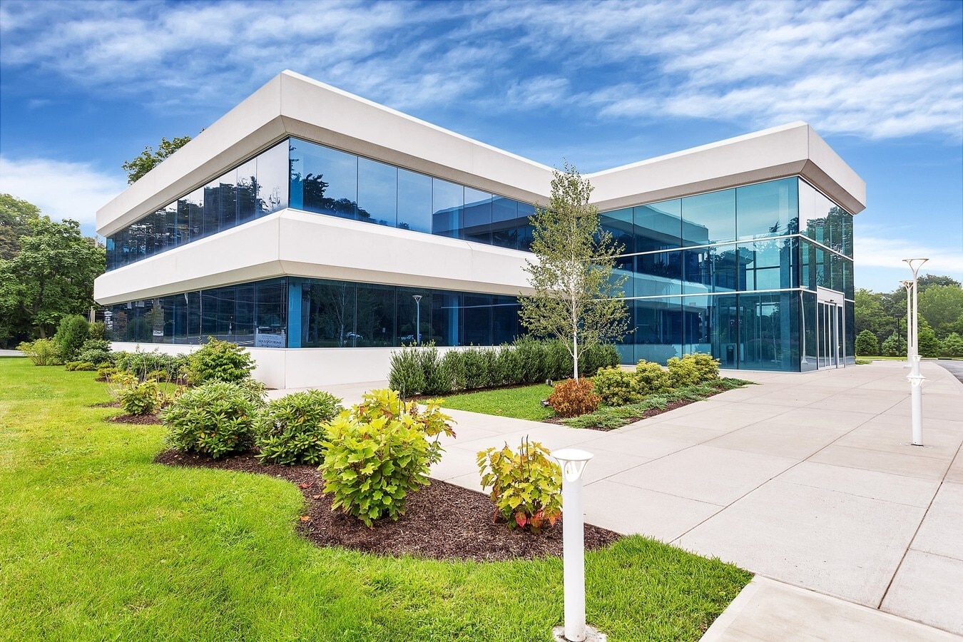 611 W Hartsdale Ave, White Plains, NY for lease Building Photo- Image 1 of 19