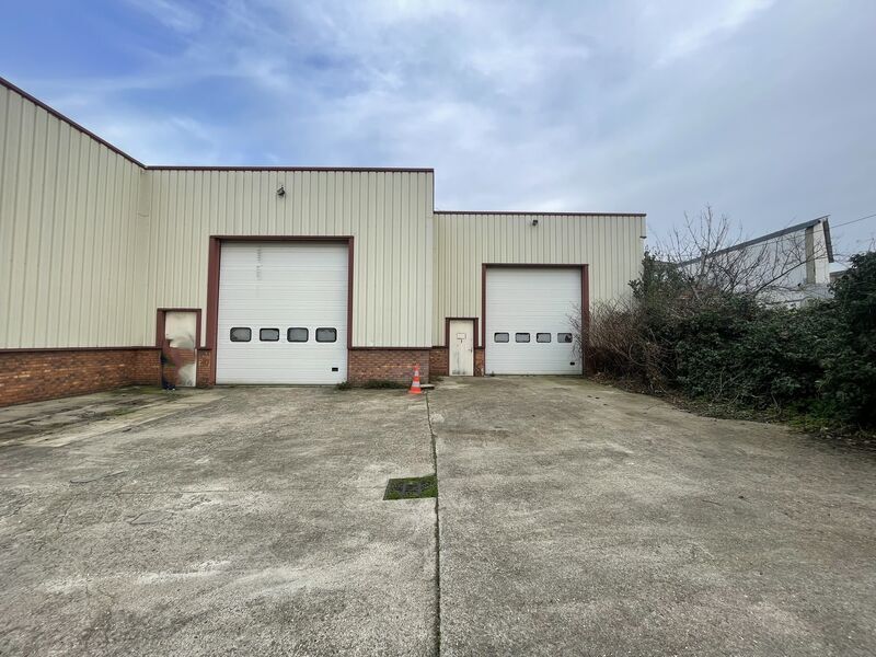 Flex in Ivry-sur-Seine for lease Building Photo- Image 1 of 8
