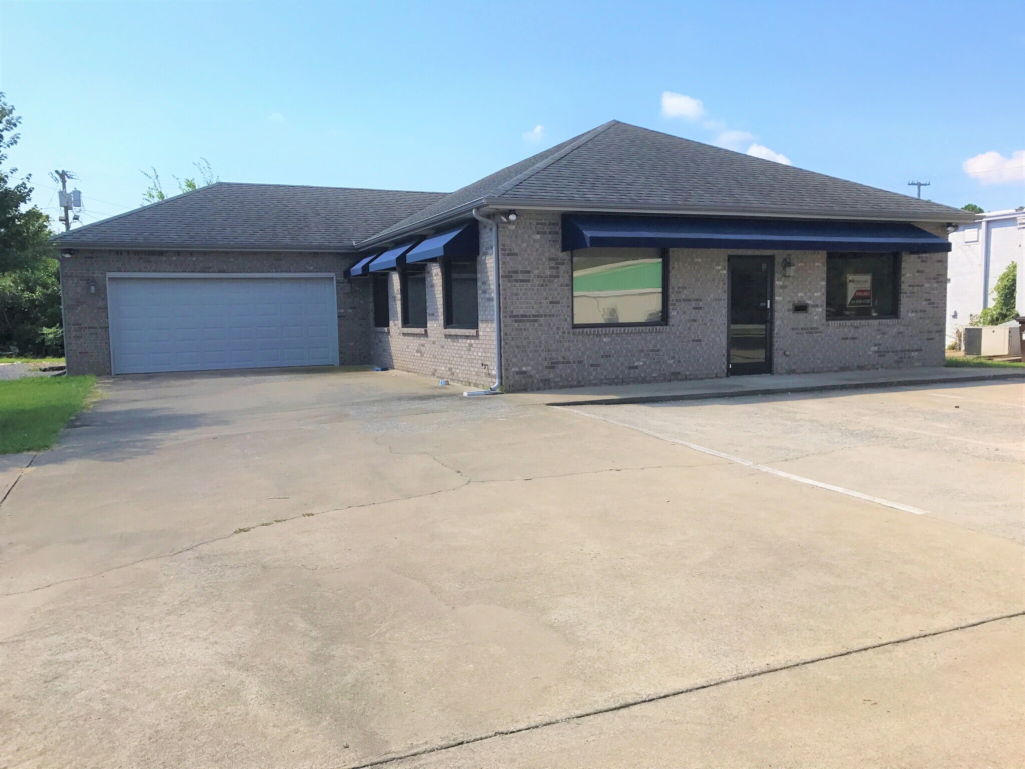 140 Wallace Blvd, Clarksville, TN à vendre Photo principale- Image 1 de 1