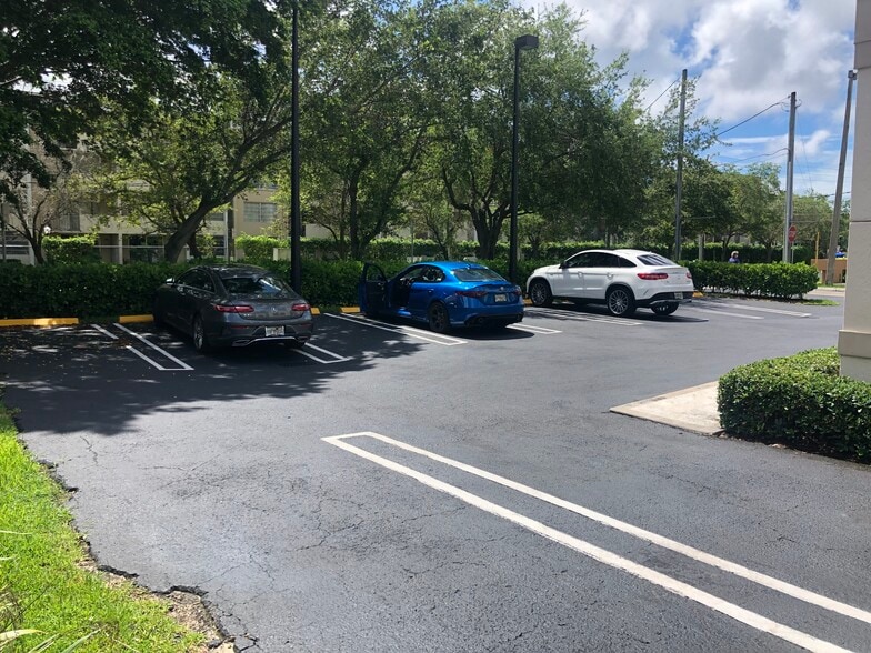 9410 SW 77th Ave, Miami, FL for lease - Building Photo - Image 2 of 38