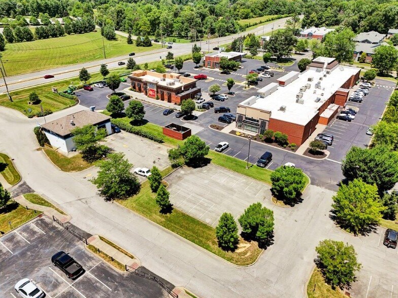11820 Ransum Dr, Louisville, KY à louer - Photo du bâtiment - Image 3 de 13