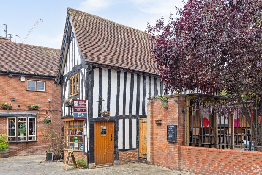 4 Queens Head Ct, Newark for sale - Building Photo - Image 2 of 3