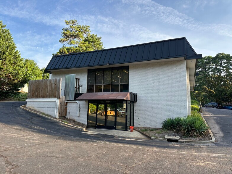 2200 New Bern Ave, Raleigh, NC à vendre - Photo du bâtiment - Image 2 de 18