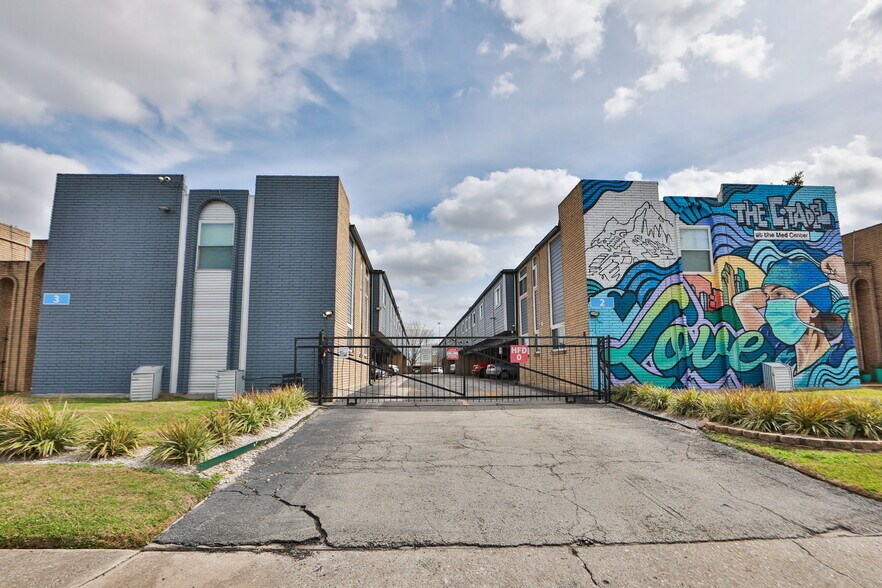 9707 Timberside Dr, Houston, TX à vendre - Photo du bâtiment - Image 2 de 27