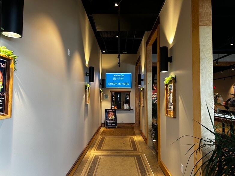 4114-4120 W Stadium Dr, Kalamazoo, MI for sale - Building Photo - Image 3 of 18