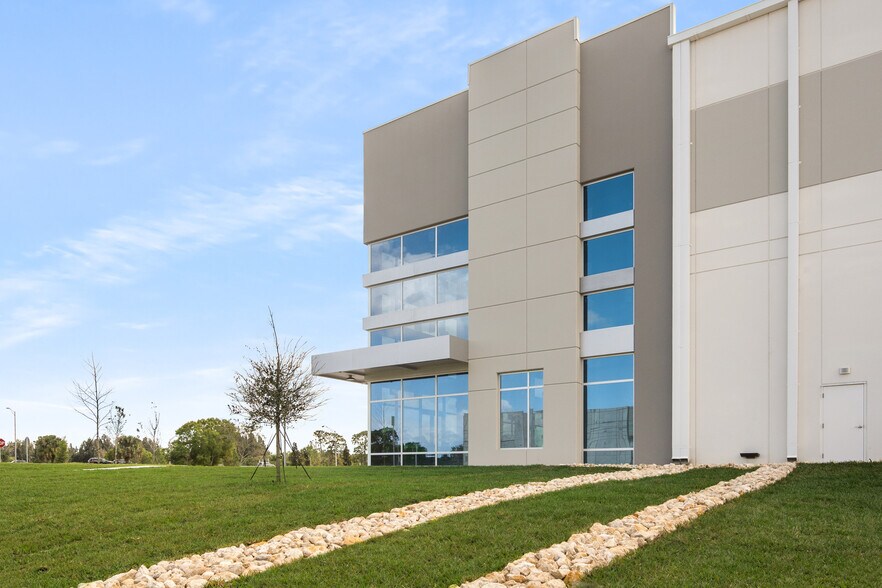 5001 Crossroads Pky, Fort Pierce, FL for lease - Building Photo - Image 3 of 20