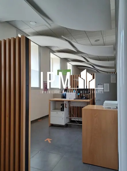 Retail in La Ciotat for lease Primary Photo- Image 1 of 5