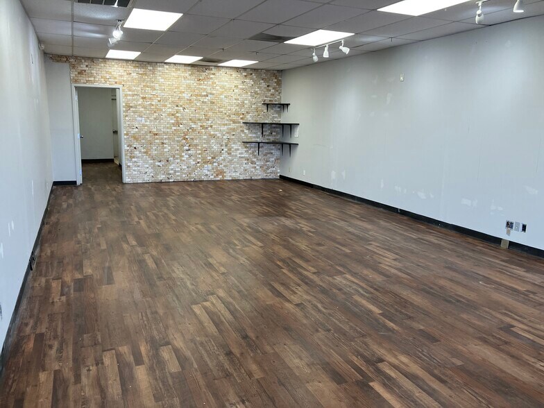401-435 E 2nd Ave, Owasso, OK à louer - Photo intérieure - Image 3 de 9