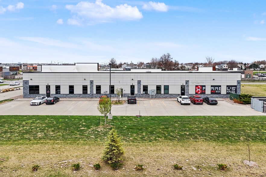 653 NE Venture Dr, Waukee, IA for lease - Building Photo - Image 3 of 4