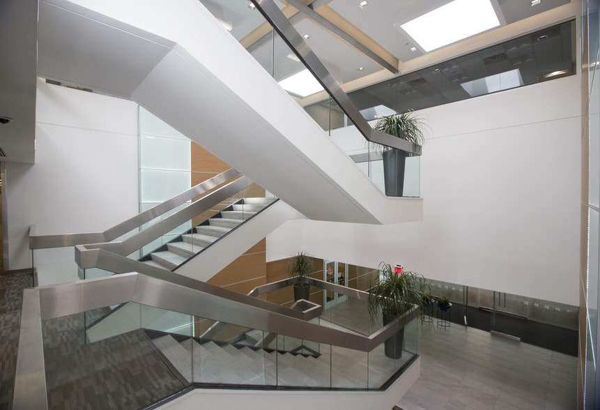 270 Sylvan Ave, Englewood Cliffs, NJ à louer - Hall d’entrée - Image 2 de 8